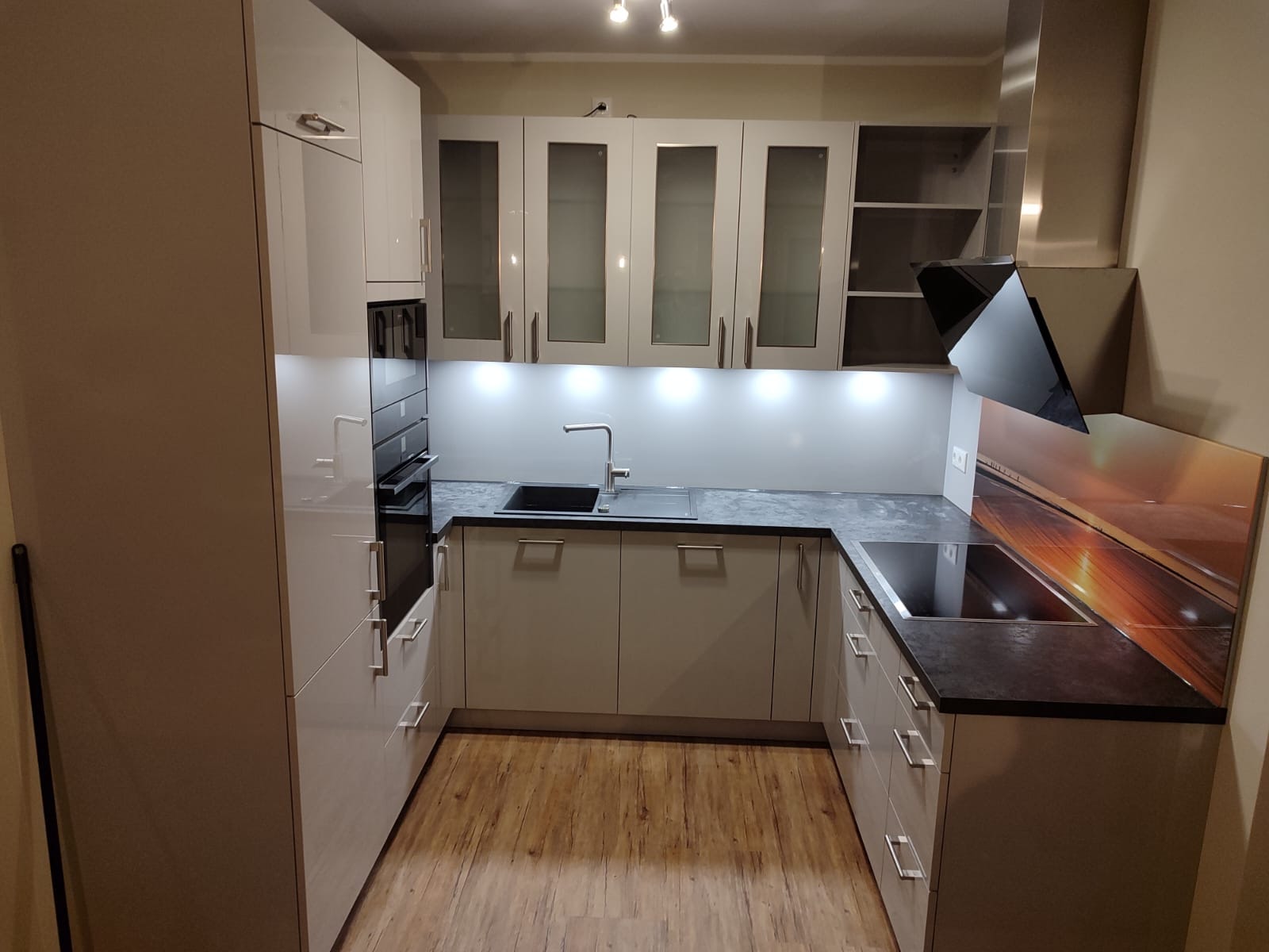 Grifflose Designküche